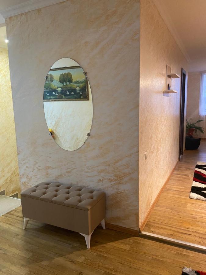 ホテル Holiday House Chkonia バトゥーミ エクステリア 写真