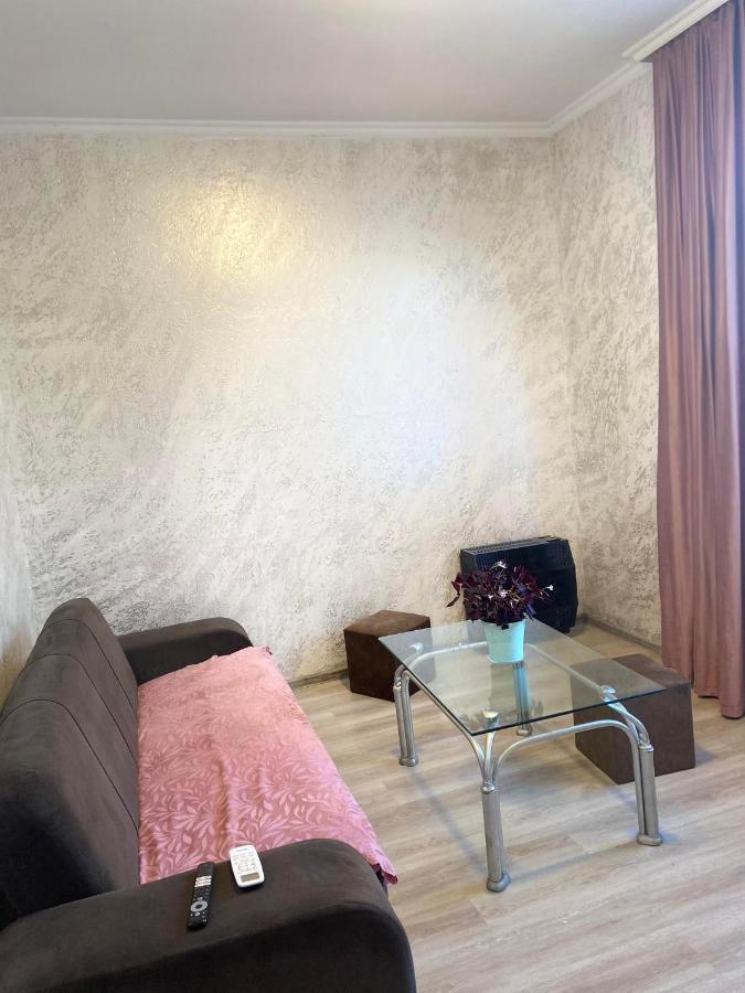 ホテル Holiday House Chkonia バトゥーミ エクステリア 写真